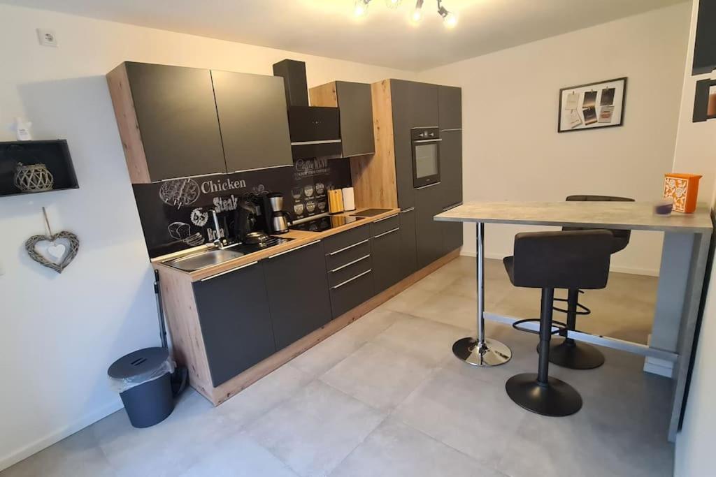 Grosse Moderne Ferienwohnung Auch Als Monteur Unterkunft Nutzbar, In Stolberg - Vicht Exteriér fotografie