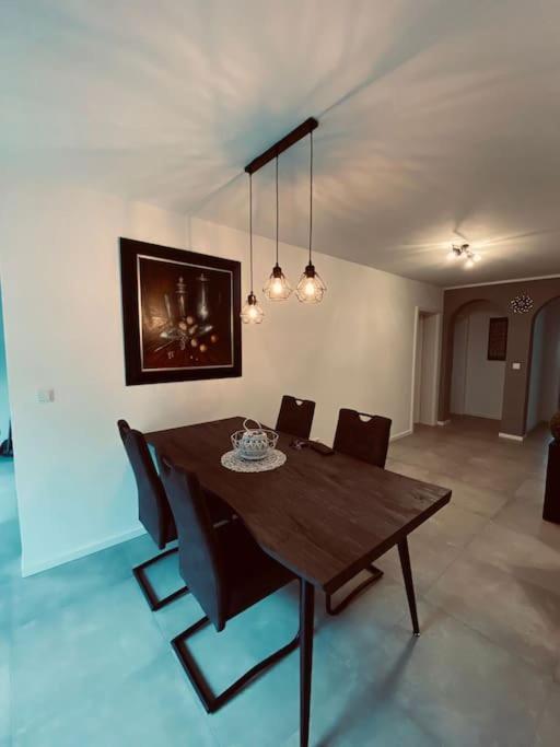 Grosse Moderne Ferienwohnung Auch Als Monteur Unterkunft Nutzbar, In Stolberg - Vicht Exteriér fotografie